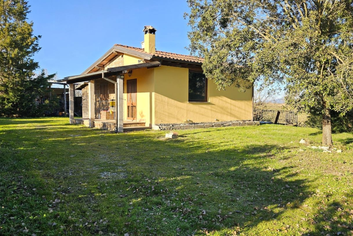 Rif. A657 - Casa di campagna con giardino