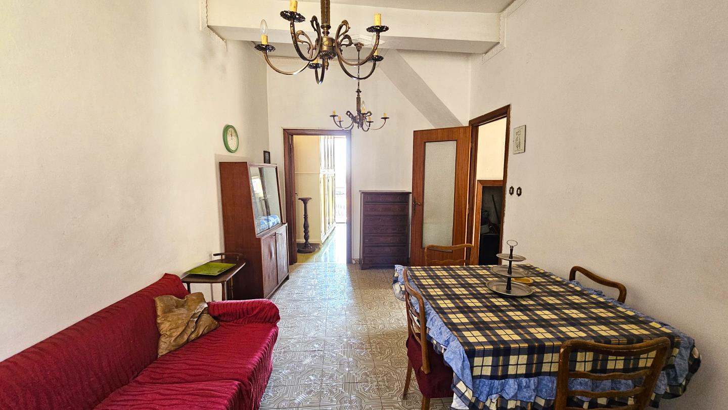 Rif. 1355 - Appartamento centrale con balcone