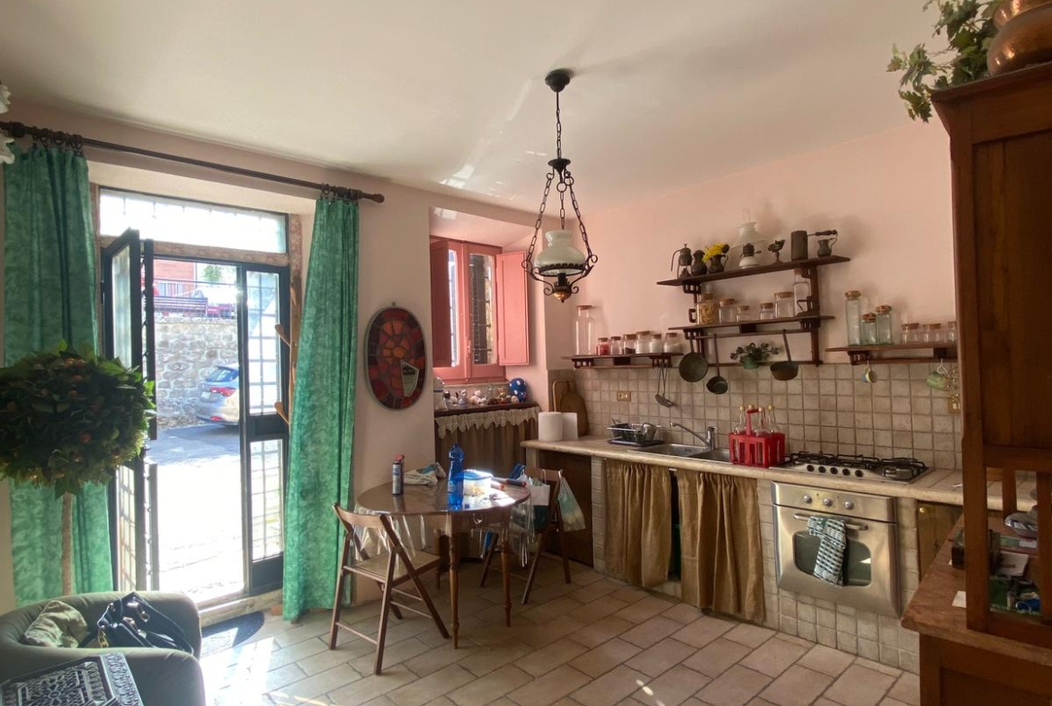 Rif. A656 - Casa indipendente con giardino