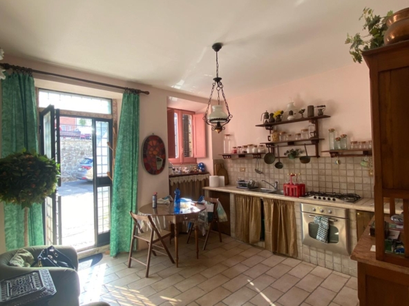 Rif. A656 - Casa indipendente con giardino