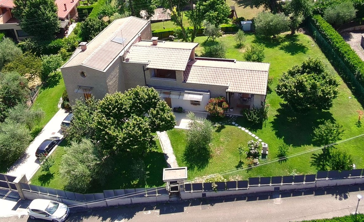 Rif. 1366 - Villa unifamiliare con giardino - Classe "B"