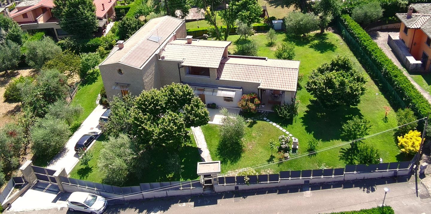 Rif. 1366 - Villa unifamiliare con giardino - Classe "B"