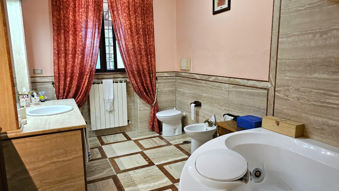 Bagno con vasca