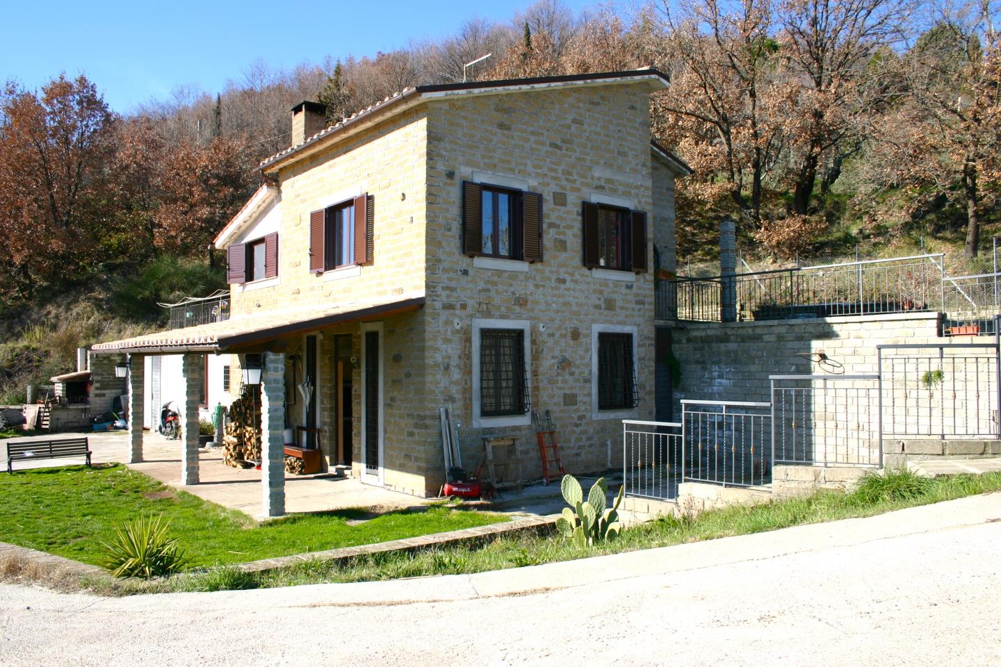 Rif. 1373 - Villa di campagna con terreno