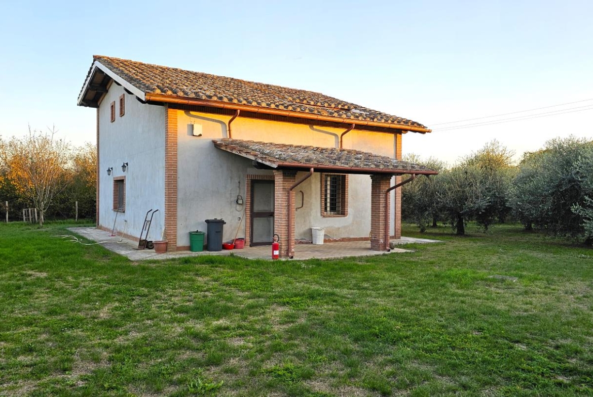 Rif. 1376 - Casale recente costruzione con giardino