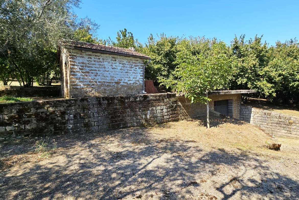 Rif. 1382 - Terreno agricolo con magazzino