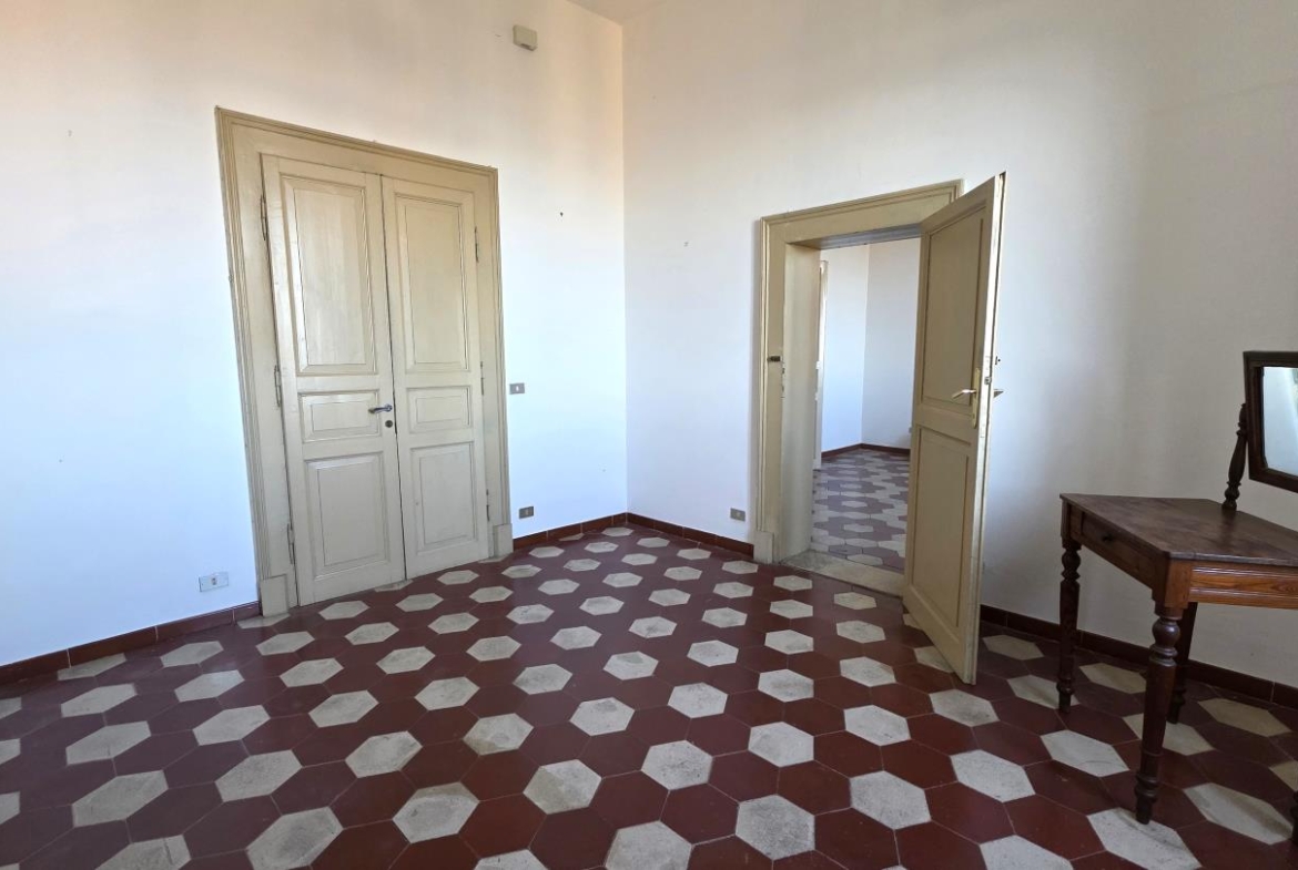 Studio con secondo accesso