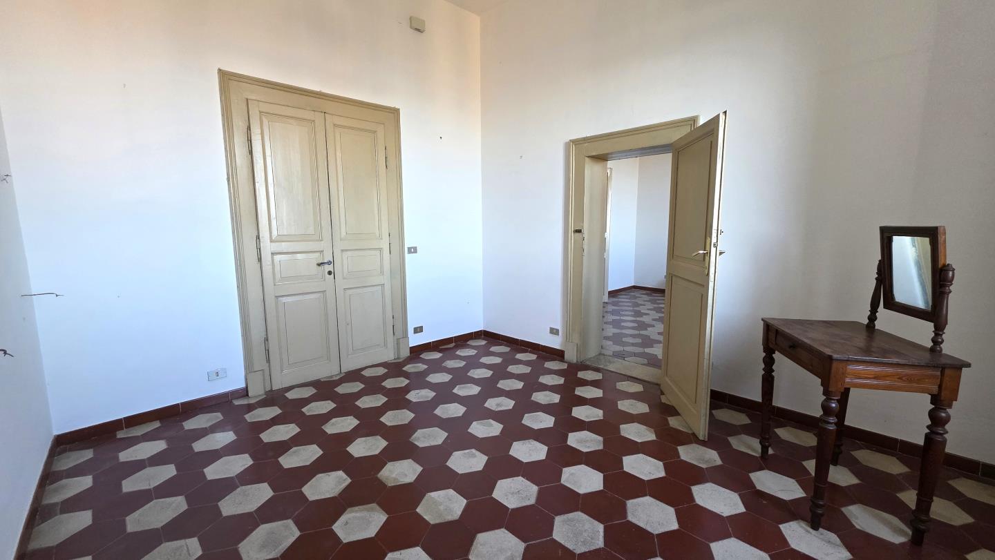 Studio con secondo accesso