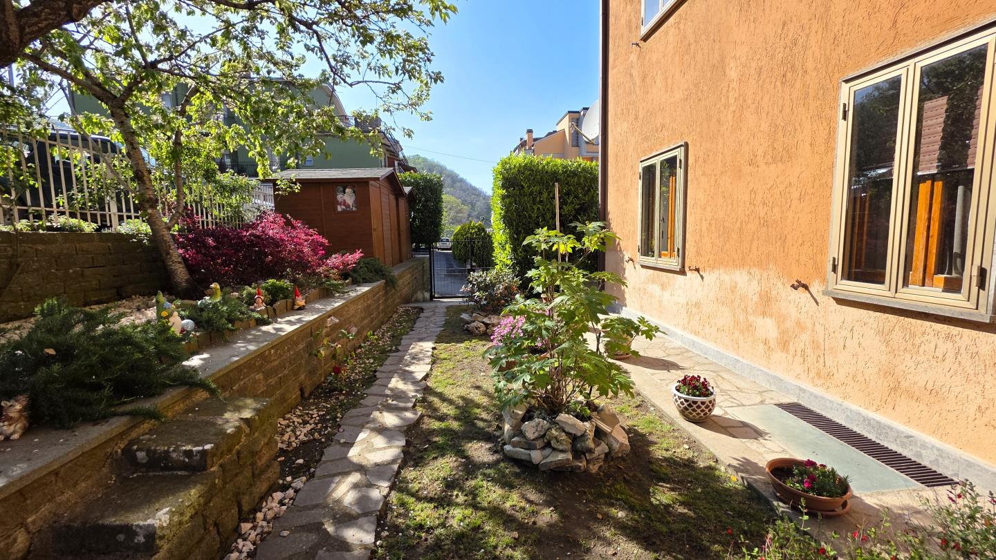 Rif. 1392 - Appartamento indipendente su due livelli con taverna e ampio giardino