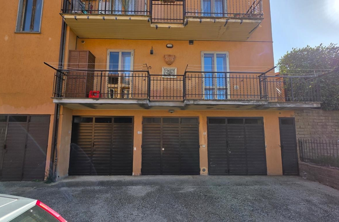 Esterno balcone e garage