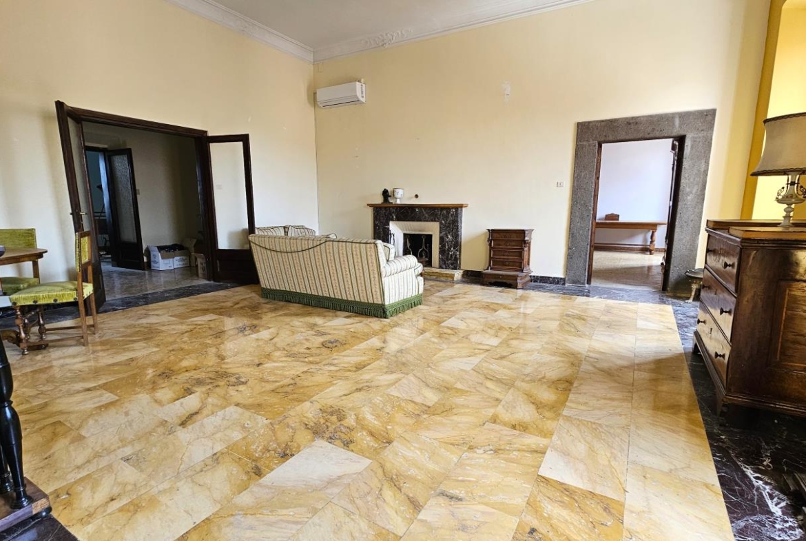 Rif. 1398 -ANTICA DIMORA SETTECENTESCA CON PARCO NEL CUORE DI VETRALLA