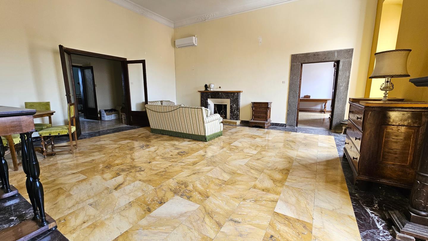 Rif. 1398 -ANTICA DIMORA SETTECENTESCA CON PARCO NEL CUORE DI VETRALLA