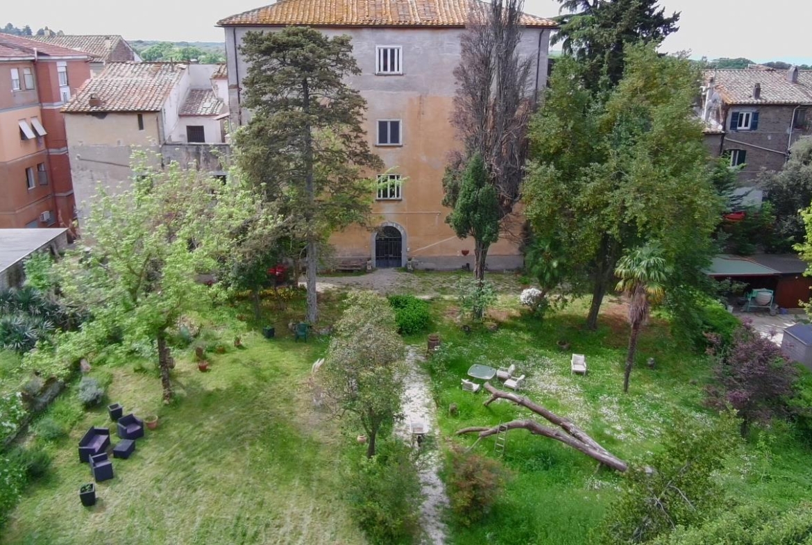 Giardino e facciata