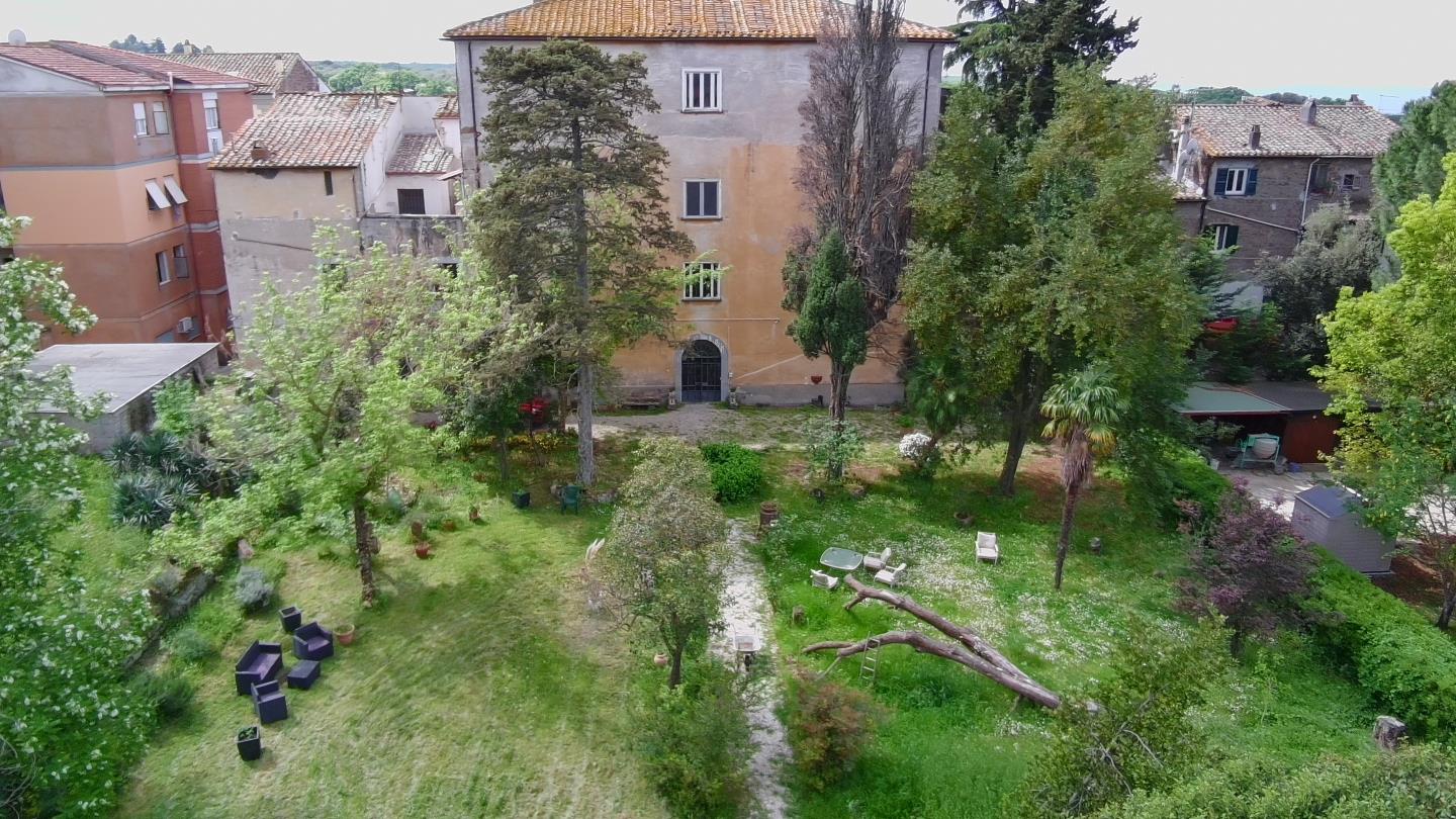 Giardino e facciata
