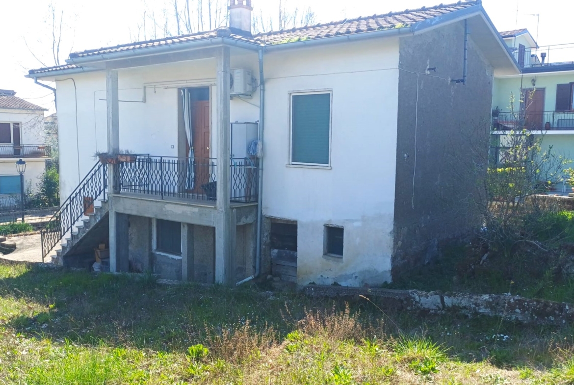 Rif. 1368 - Casa indipendente con GIARDINO