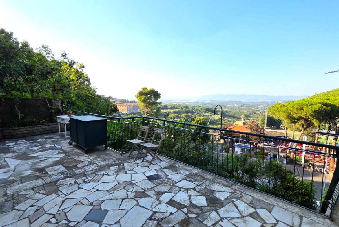 Rif. 1409 - Soriano nel Cimino elegante appartamento indipendente CON TERRAZZI