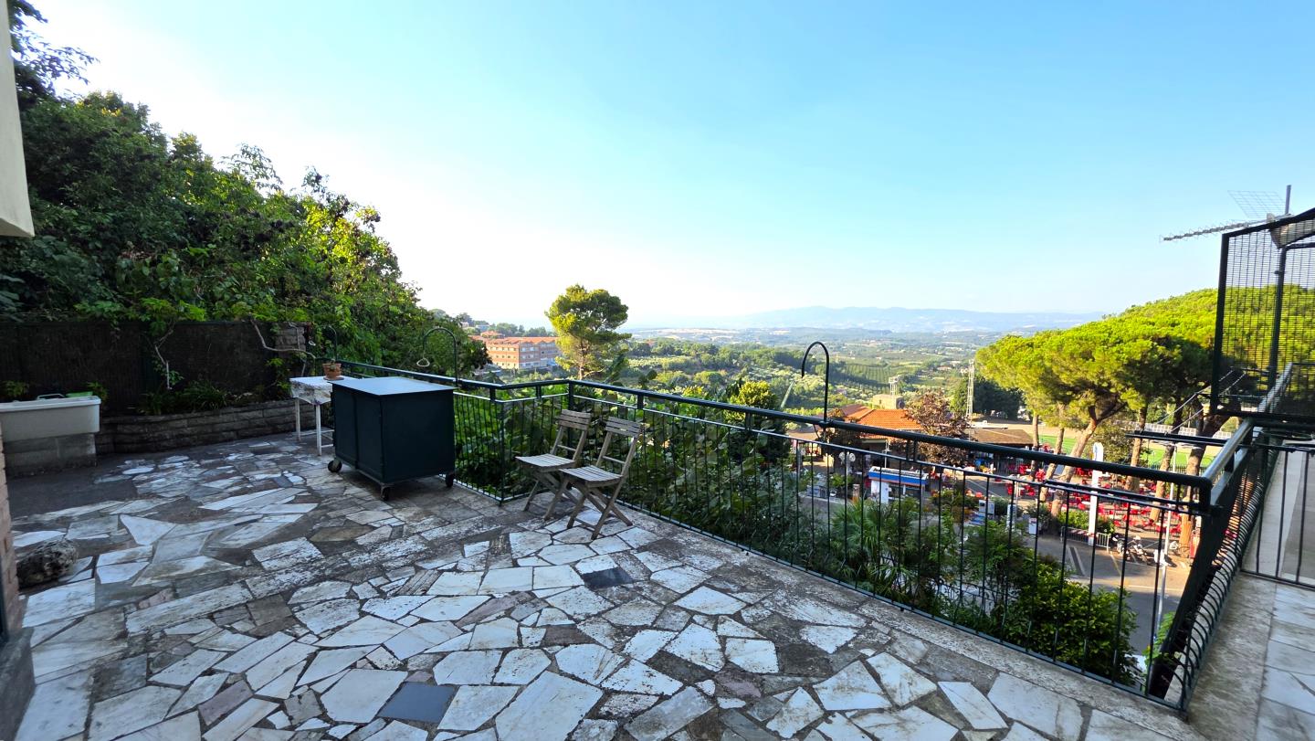 Rif. 1409 - Soriano nel Cimino elegante appartamento indipendente CON TERRAZZI