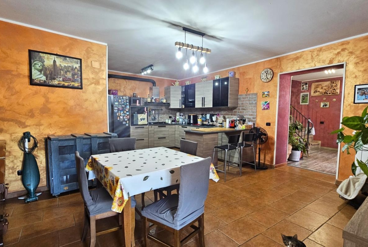 Rif. 1411 - Vignanello CASA INDIPENDENTE CON TERRAZZO E GARAGES