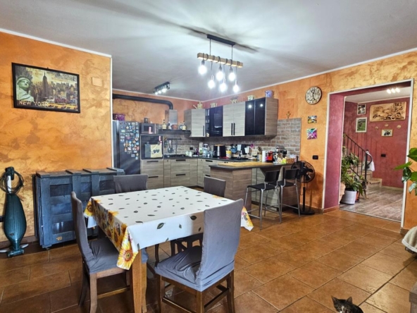 Rif. 1411 - Vignanello CASA INDIPENDENTE CON TERRAZZO E GARAGES