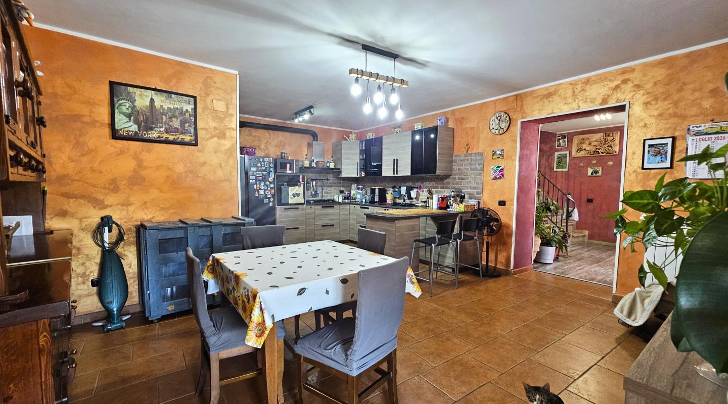 Rif. 1411 - Vignanello CASA INDIPENDENTE CON TERRAZZO E GARAGES