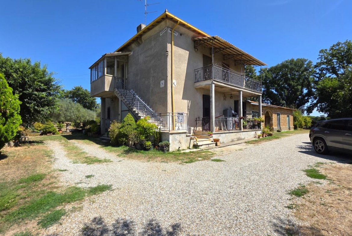 Rif.1399 - Appartamento indipendente con garage e giardino