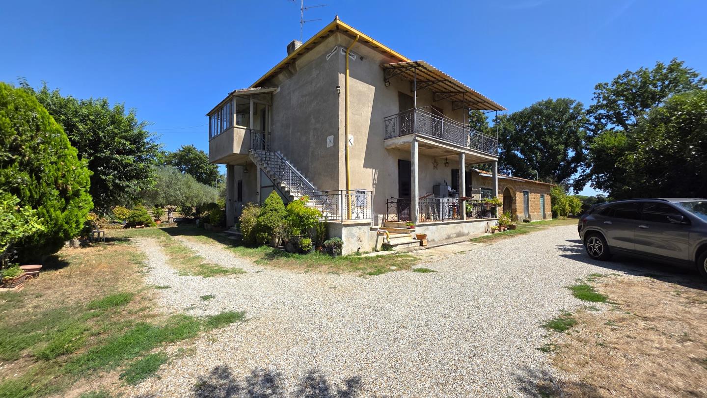 Rif.1399 - Appartamento indipendente con garage e giardino