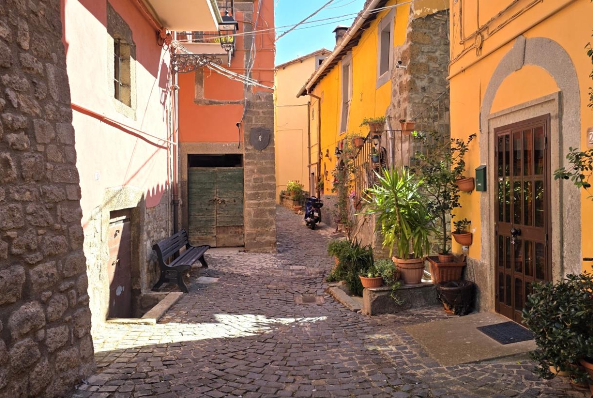 Rif. 1414 - Appartamento con terrazza panoramica nel centro storico di Soriano nel Cimino