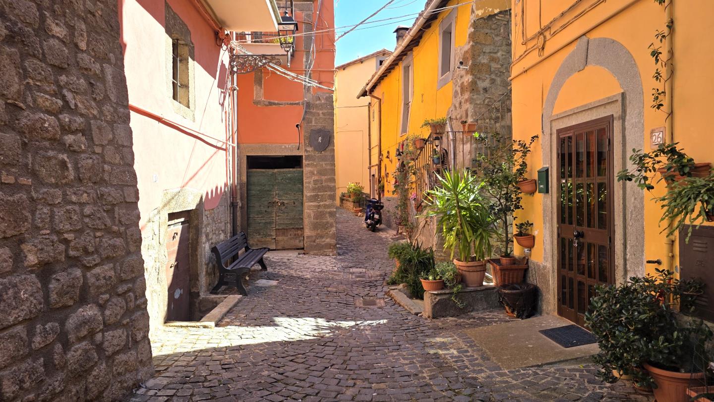 Rif. 1414 - Appartamento con terrazza panoramica nel centro storico di Soriano nel Cimino