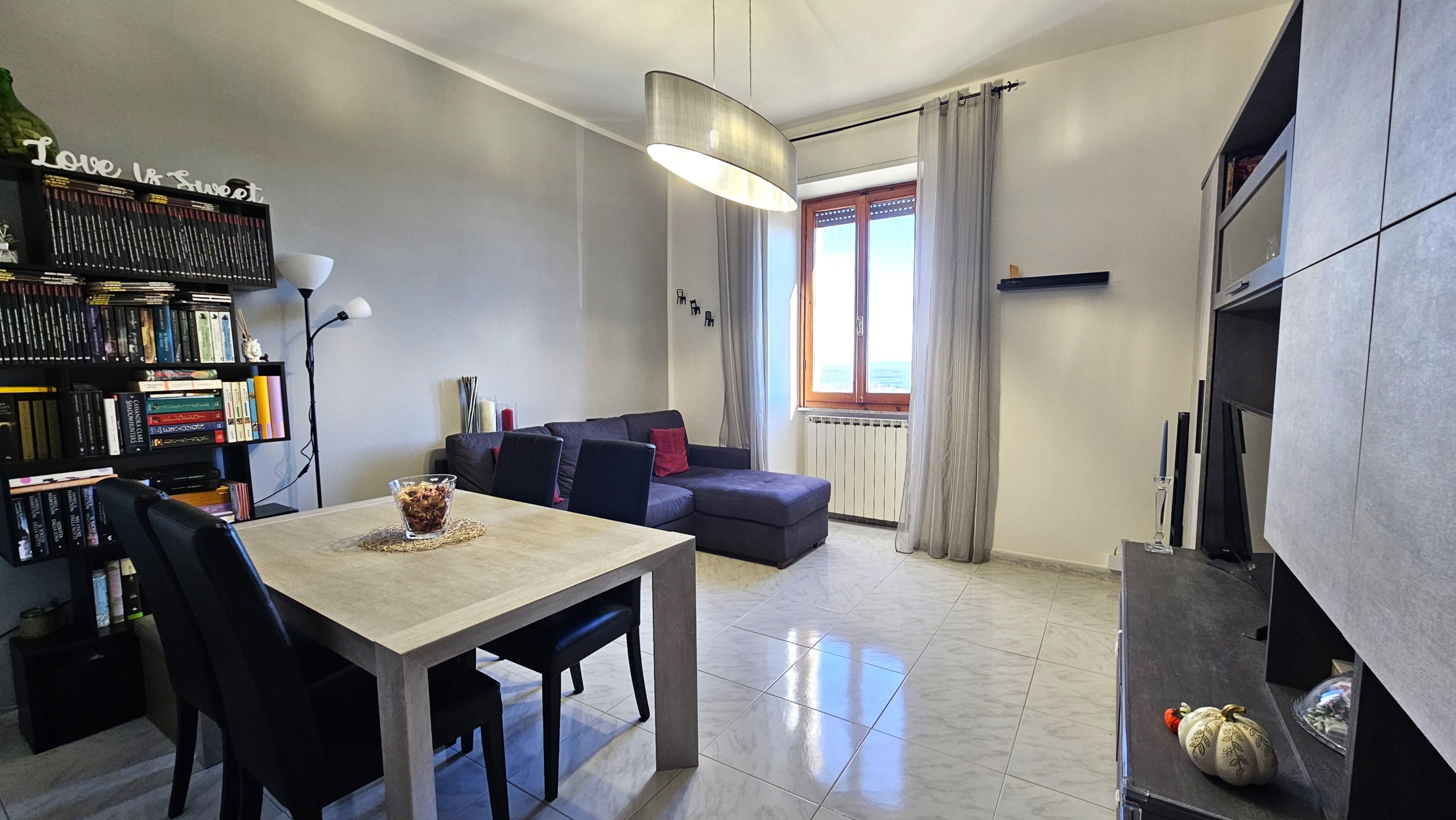 Rif. 1420 - APPARTAMENTO RISTRUTTURATO CON BALCONE PANORAMICO